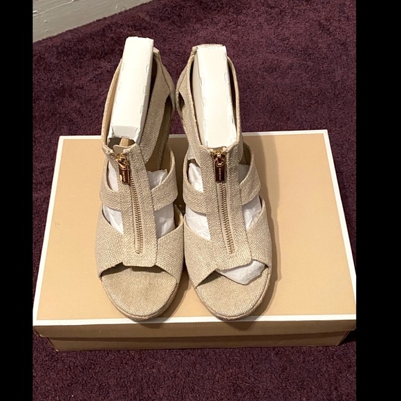 Beige Michael Kors wedge sandals - Picture 2 of 7